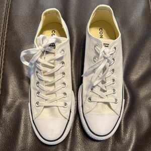 Converse Low Top White Platform Sneakers.
Womens size 9, UK size 7.